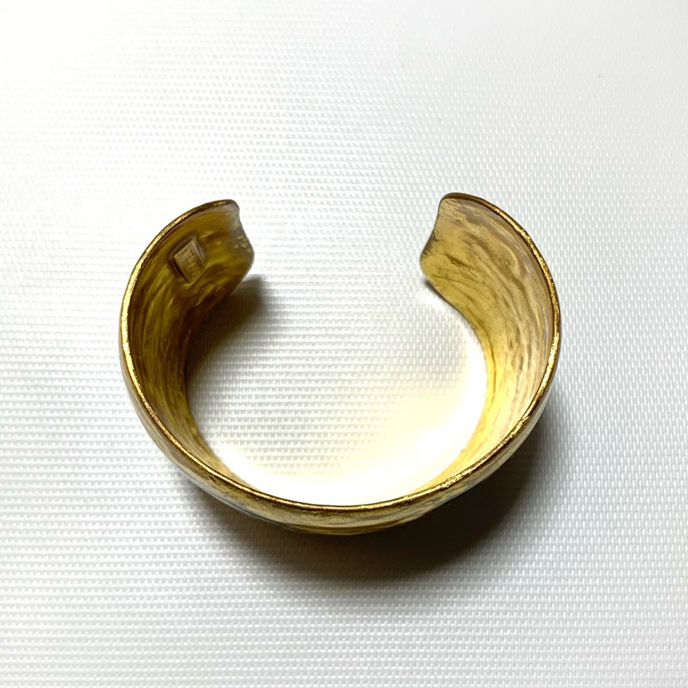 EVOCATEUR gold plated wide cuff bracelet with leopard design heads - Picture 3 of 8